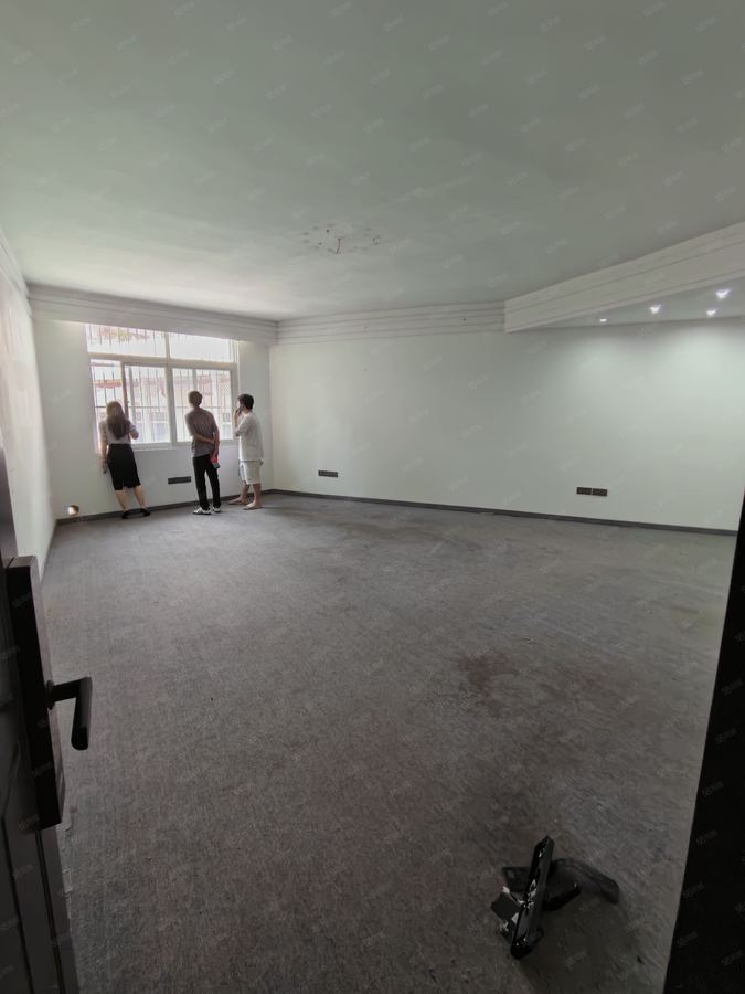 青秀区商铺 黄金商业街二楼 45独立办公室招租 可做工作室 实景图