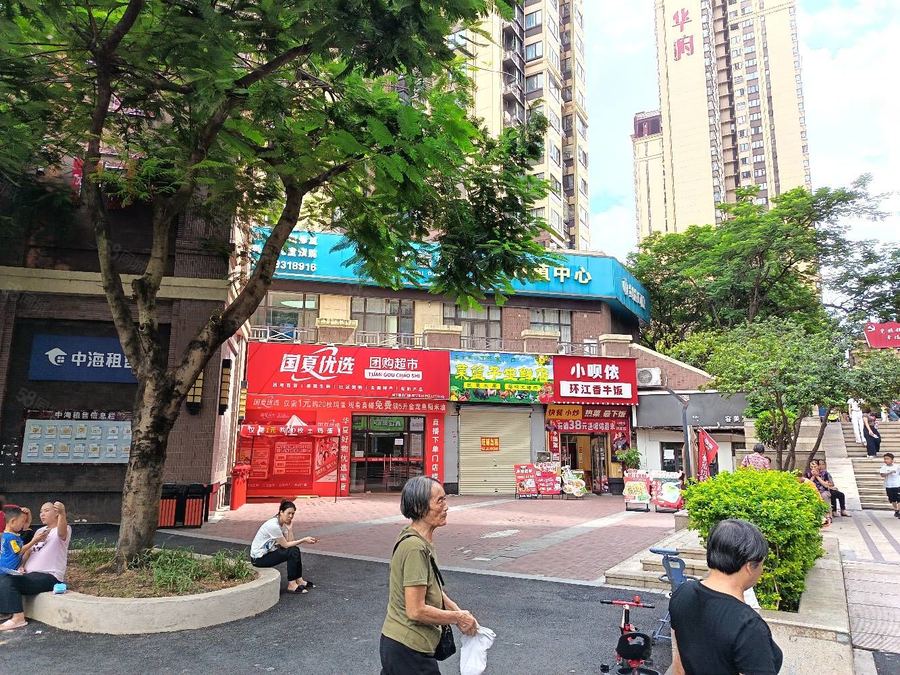 青秀区商铺 万户中海国际大盘小区出入口第二间 实景图