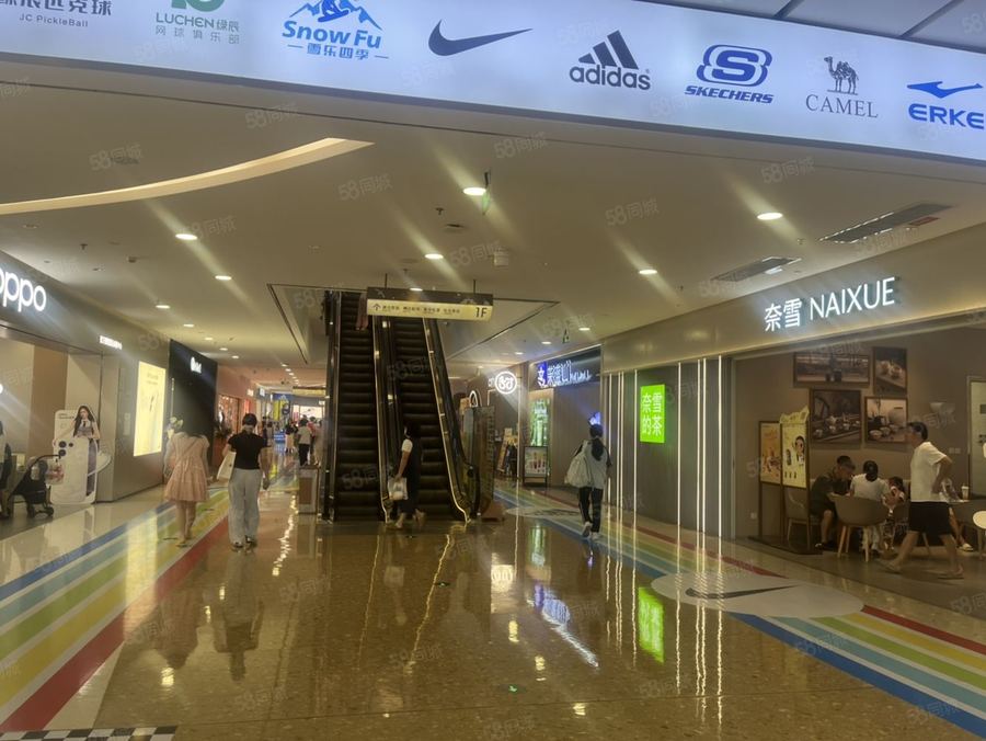 青秀区凤岭北商铺 非中介低价转让青秀区爱情海商场一楼临街品牌奶茶（可空转） 实景图
