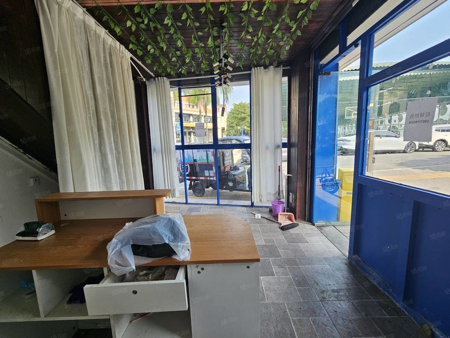 青秀区商铺 转角铺 咖啡店 茶饮店 可外摆 精装修 实景图