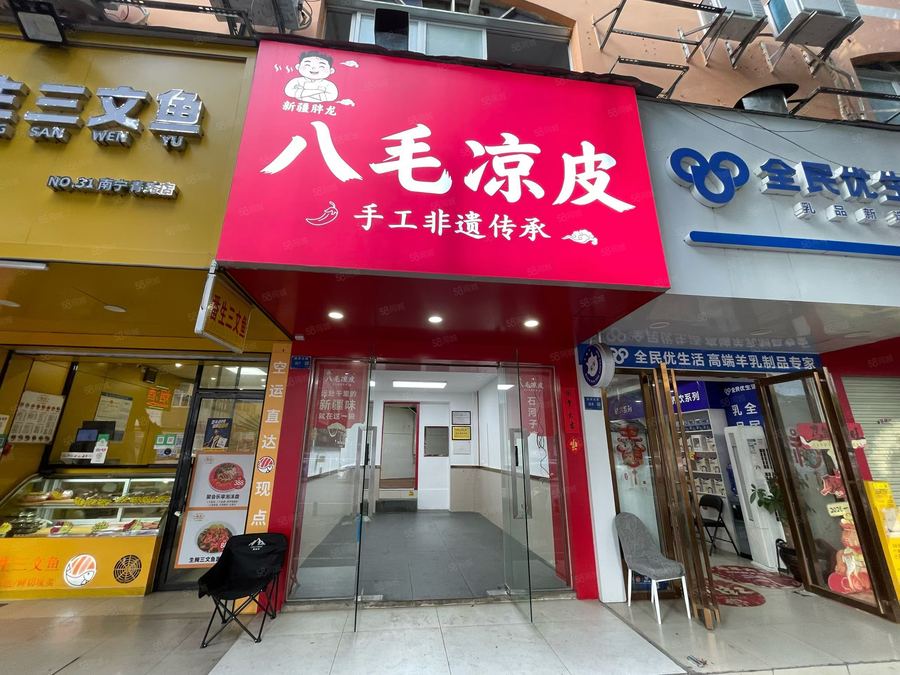 青秀区商铺 主干道临街底商,室内通透整洁，餐饮条件齐全，诚意招租 实景图
