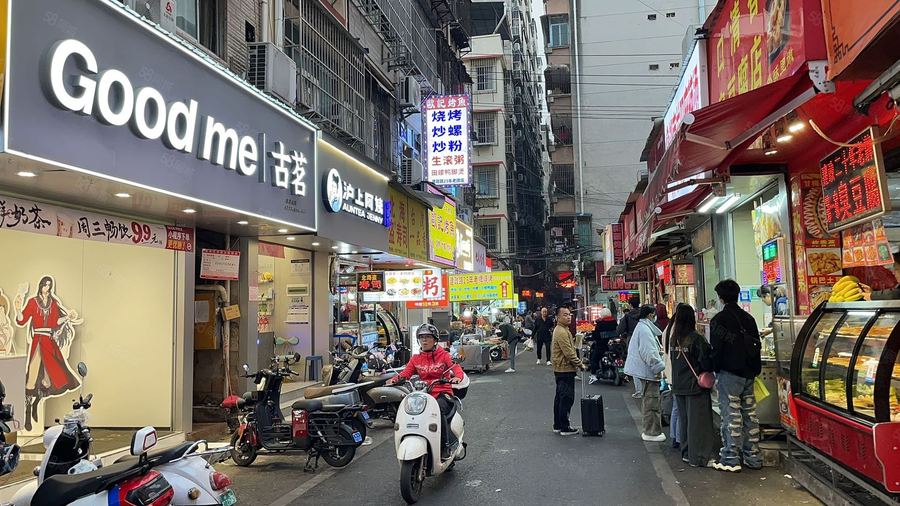 青秀区建政商铺 建政小吃街，黄金商圈位置佳，适合品牌奶茶咖啡，甜品小吃 实景图