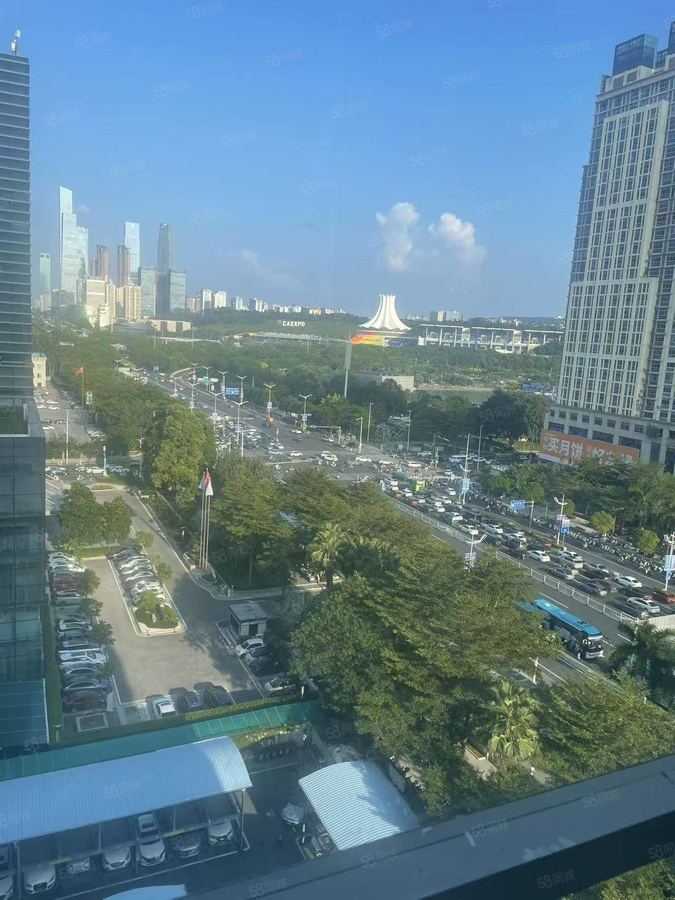 青秀区写字楼 现代国际 2加1大开间 带办公家具随时拎包入驻。 实景图