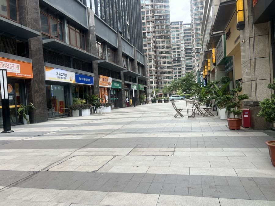 青秀区商铺 凤林北核心地段旺铺招租，30平方，不限业态，随时可以看铺 实景图