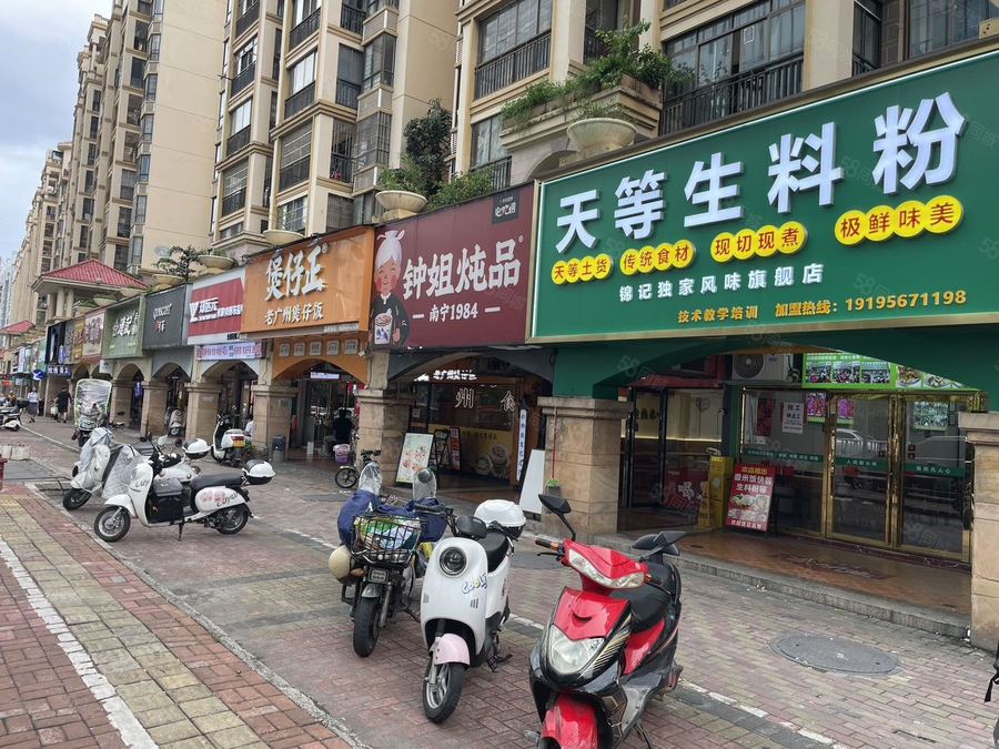 青秀区东盟商务商铺 东盟莱茵湖畔大门头转让,餐饮成行,周边小区成熟配套,写字楼等 实景图