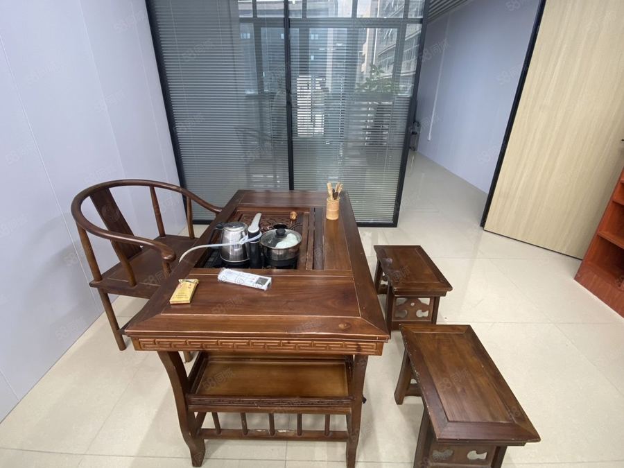 西乡塘区安吉写字楼 出租 华尔街工谷小面积 享补贴1500 喝茶接待 有隔间 实景图