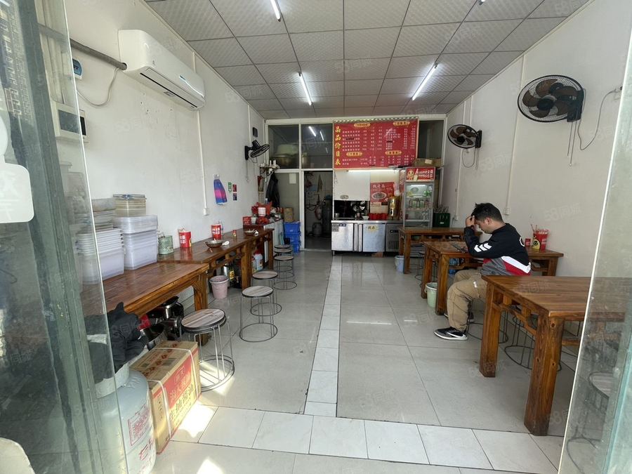 青秀区商铺 临街门面，物业直租，客流丰富，此街仅一铺，手快有手慢无 实景图