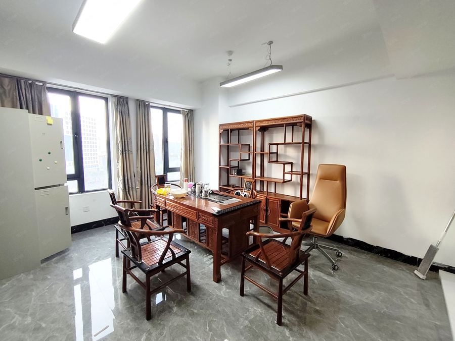 西乡塘区安吉写字楼 安吉万达 130平 配套办公家具 现只要1800 实景图
