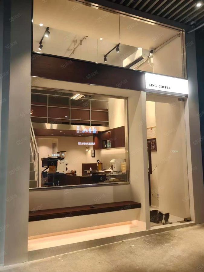青秀区商铺 盛天地临街咖啡店转让,带装修,设备转,人流量大,停车方便 实景图