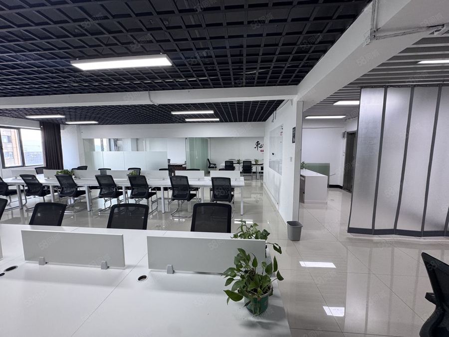 西乡塘区安吉写字楼 安吉万达210平3000每月,采光好,工位多 实景图