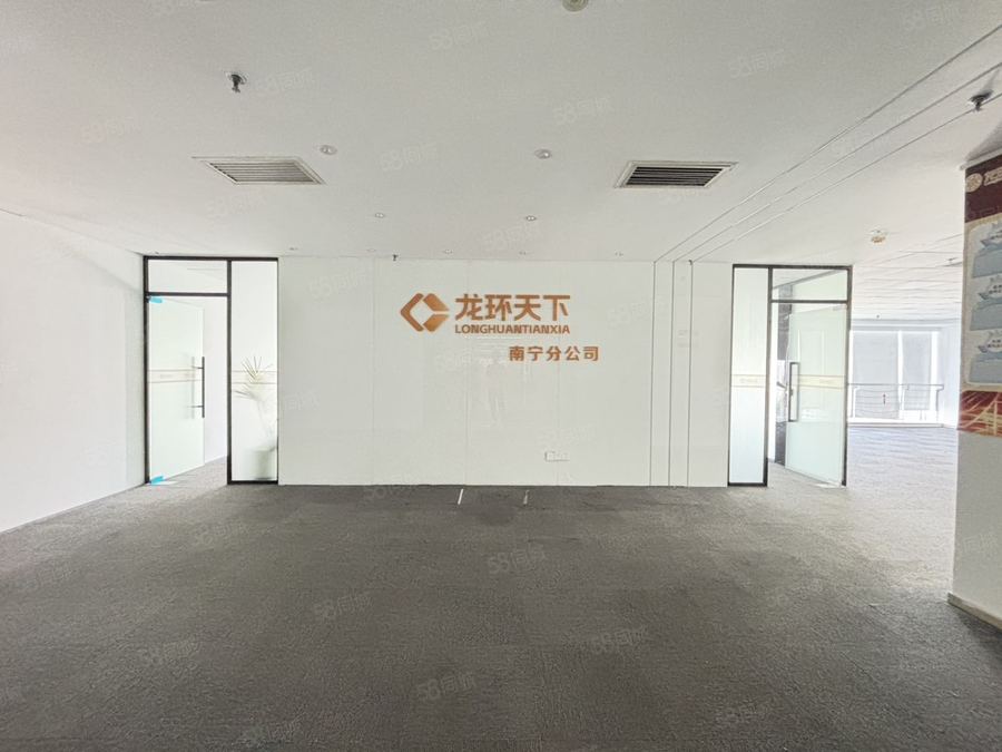 青秀区写字楼 青秀写字楼 金湖广场 地王精装235平 电梯口位置! 实景图