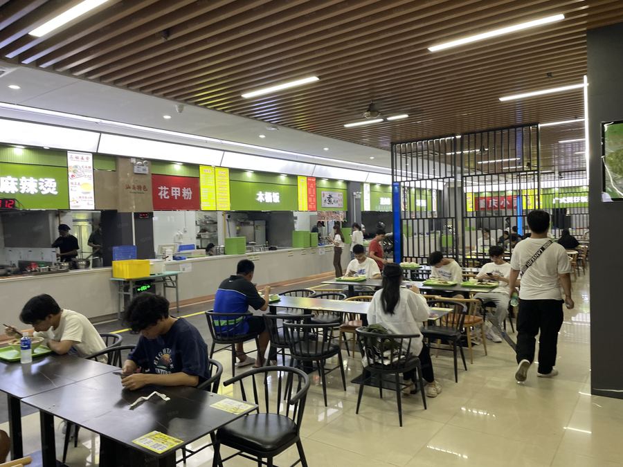 邕宁区商铺 电力学院一楼食堂转让，现做快餐日均3000，小白也可，可教 实景图