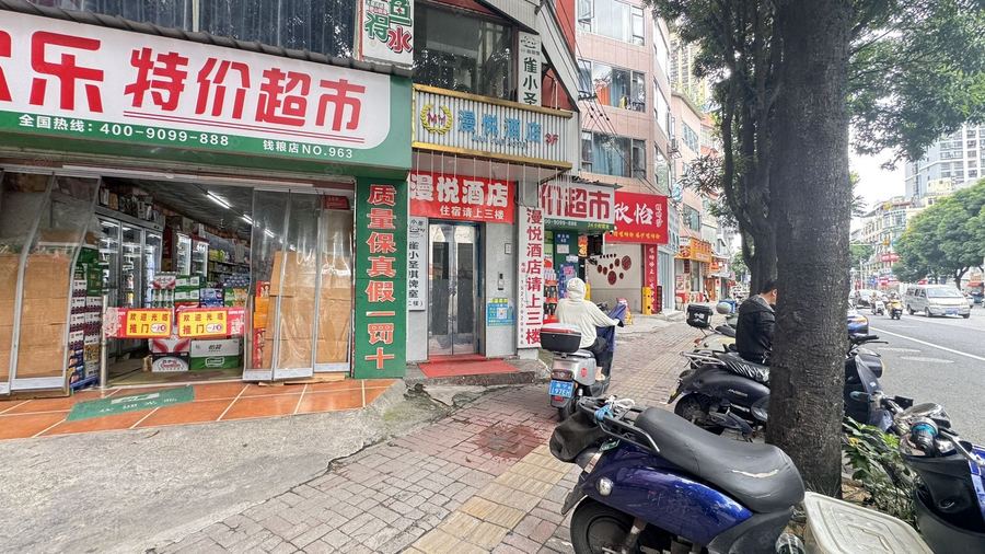 西乡塘区明秀路商铺 房东直租 价格实惠，商铺不多，小投入人流稳定 50平商铺出租 实景图