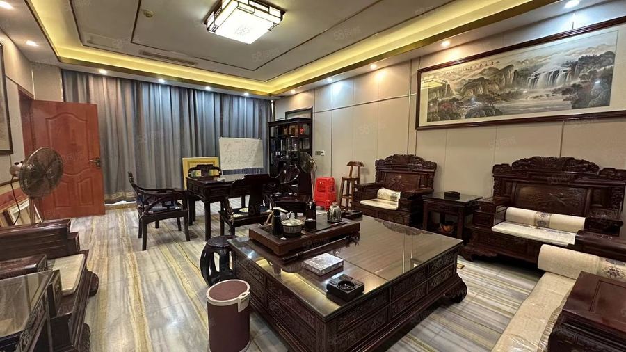青秀区商铺 位置好停车 出入便利 配套齐全 临街 靠地铁 价格美丽 实景图