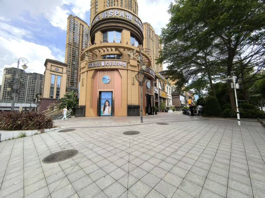 青秀区凤岭北商铺 独栋天地楼 600平 中医馆 美容院 办公 酒庄 带露台 实景图