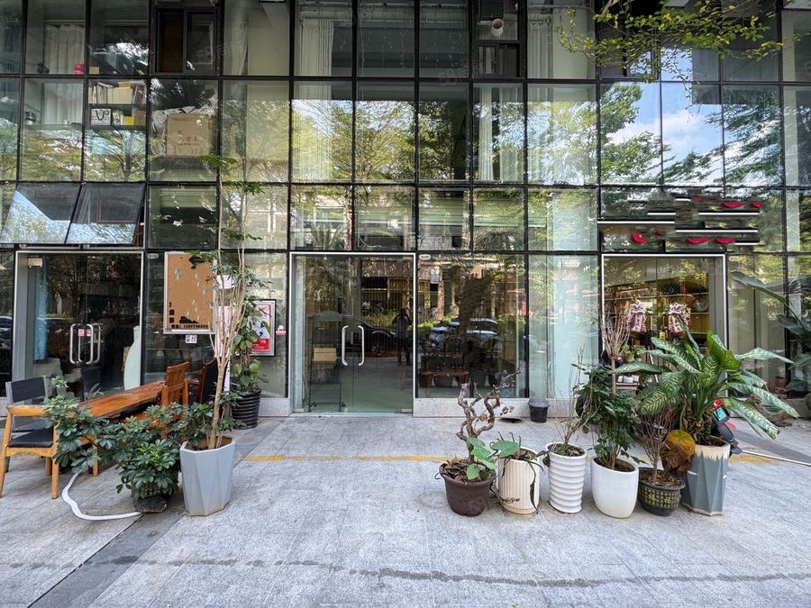 青秀区东盟商务商铺 适合小茶酒庄 会所 工作室 注册公司等 临街 有厨房 实景图