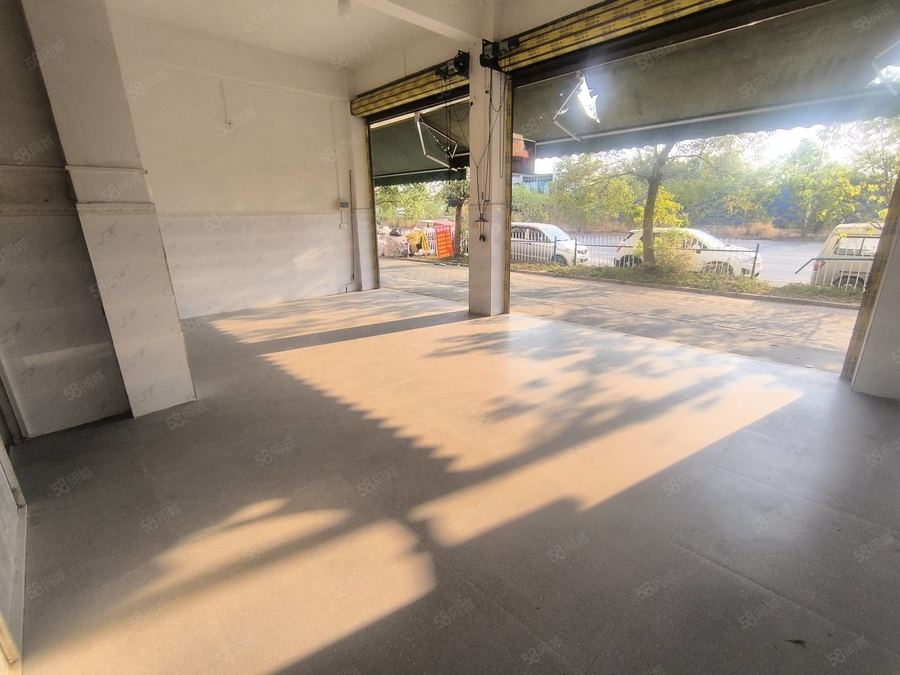 青秀区商铺 临街铺面（无转让费）双开门 不限业态 靠近主干道 三塘北路 实景图