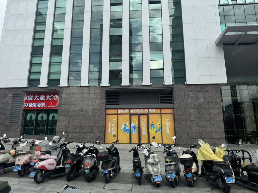 江南区星光大道商铺 免6个月出租头铺底商,茶叶展厅,酒庄,手机店,机器人展厅 实景图