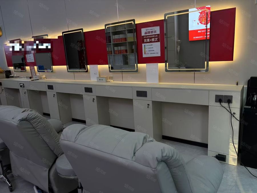 青秀区商铺 青秀万达广场70功效型品牌连锁美发养发馆店,营业 实景图