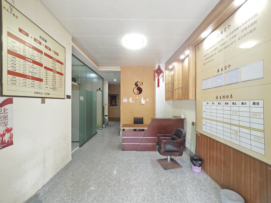 青秀区商铺 埌东客运站旁 精装 一拖二商铺 停车方便 适合 美容 会所 实景图