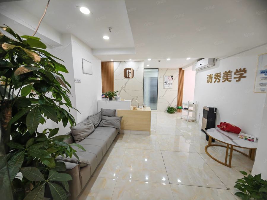青秀区长湖路写字楼 租房找春哥，航洋国际地铁口，精装修 美容办公工作室7加1格局 实景图