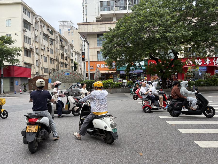 青秀区东葛路商铺 古城新竹路口餐饮铺转让，适合粉饭类，奶茶，咖啡，甜品 实景图