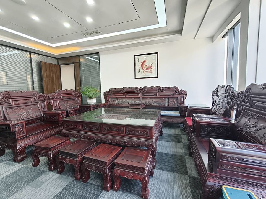 青秀区写字楼 半层(配齐家具)500平电梯口户型!公摊小!拎包入驻 实景图
