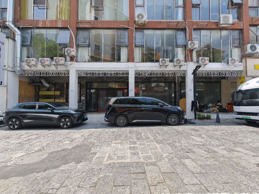 青秀区东盟商务商铺 盛天地临街铺面出租，超大广告牌，有外摆，停车方便适合大型餐饮 实景图