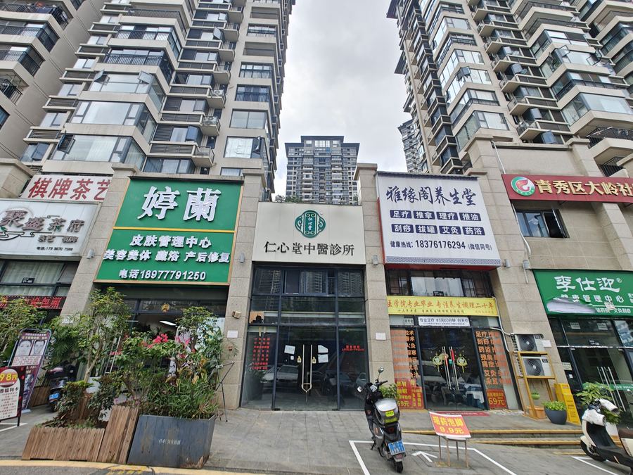 青秀区仙葫商铺 商铺出租 保利领秀府 62平实用125平有阁楼 租金5800 实景图
