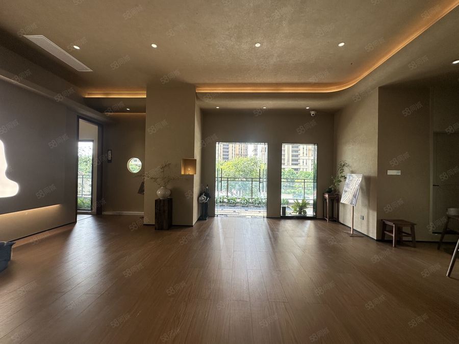 青秀区东盟商务商铺 龙头铺 健身 瑜伽 SPA 电商直播 停6台车 实景图