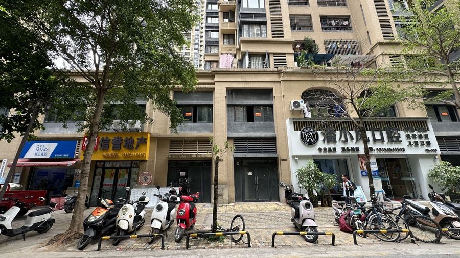 西乡塘区相思湖新区商铺 真实1楼加2楼铺面出租，高新中学旁，非中介，适合多种行业 实景图