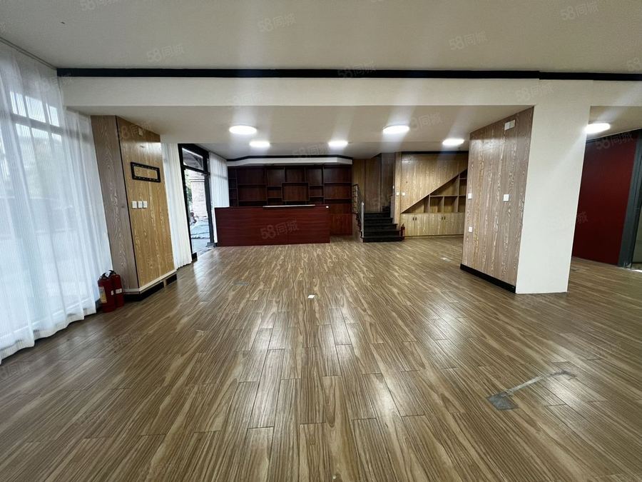 青秀区商铺 300平租8000，办公接待 培训 瑜伽不限行业有停车场 实景图
