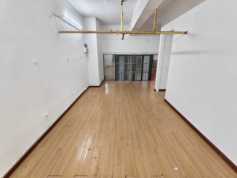 青秀区商铺 七星路一巷 纬武路 临街商铺且是小区出入口必经之路随时看铺 实景图