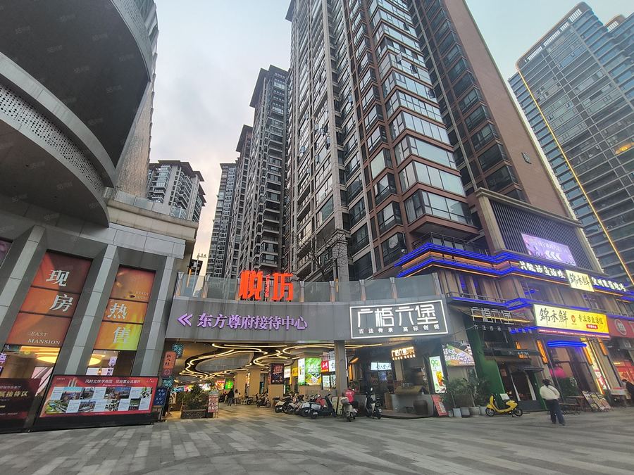青秀区商铺 凤岭万达 豪装餐饮店低价转让!高消费商圈 实景图
