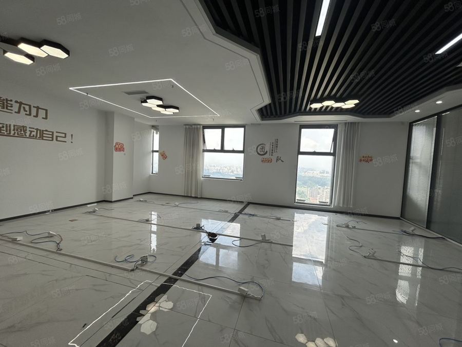 青秀区写字楼 总部基地,双地铁口,正北看江,业主直租 实景图