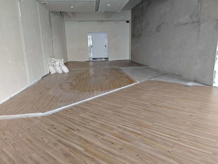 青秀区商铺 新源大厦电梯直达三楼商铺招租 实景图