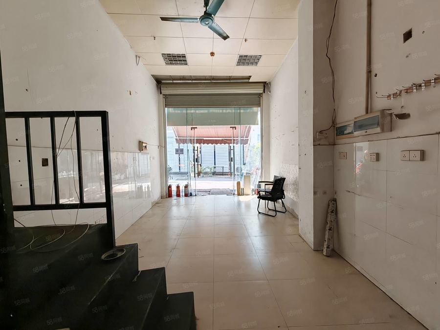 青秀区东盟商务商铺 临街商铺出租 两层使用面积 合适线上超市 办公小茶室 实景图