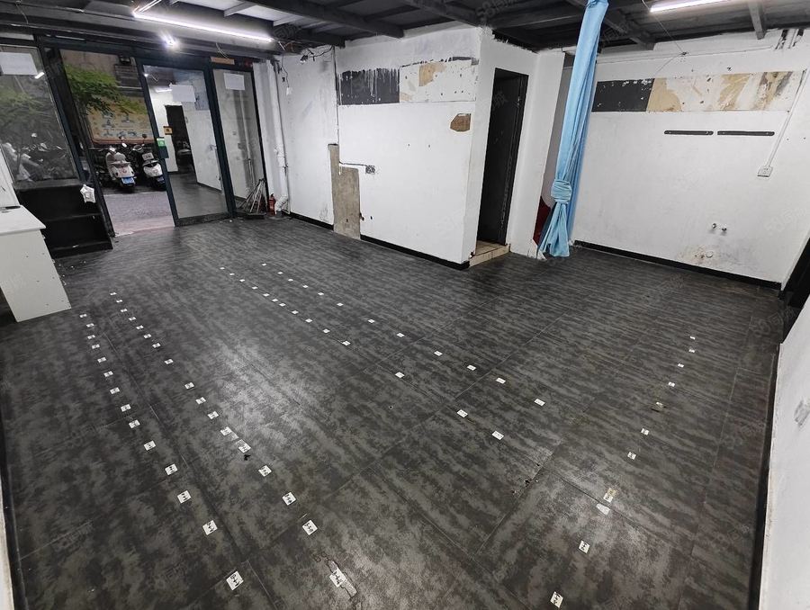 青秀区商铺 七星路纬武路临街商铺 小区出入口 户型方正采光良好 随时看铺 实景图