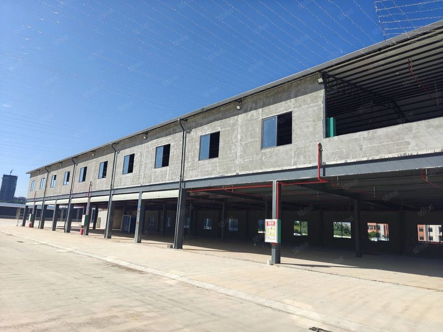 邕宁区商铺 邕宁龙华路 水立方旁 大型商业广场 临街铺面 内铺 大停车场 实景图