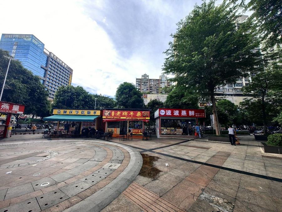 青秀区商铺 北湖路 嗨老友对面 荣和MOCO小区 肯德基 农业银行旁 实景图