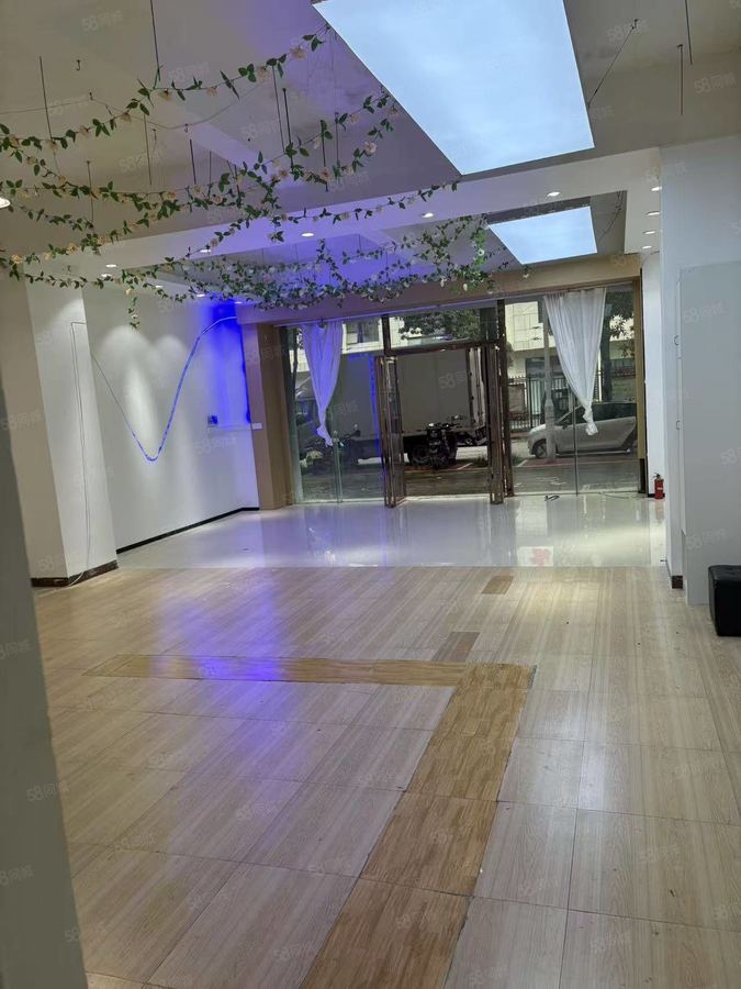 西乡塘区商铺 社区一楼底商,不限业态,交通便利,快环边上,周边大学城 实景图