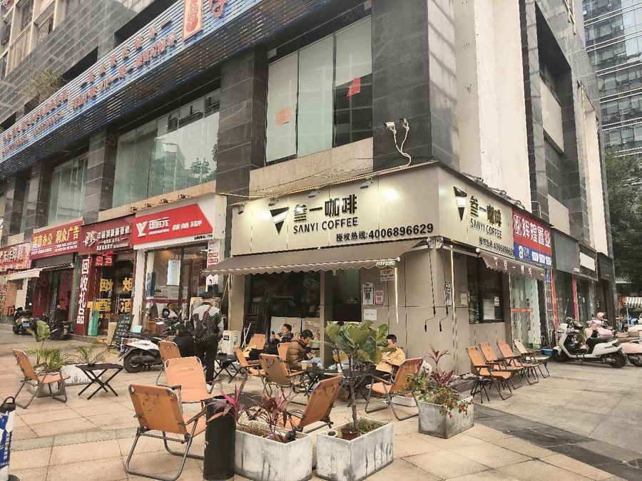 青秀区商铺 无转让费!33平2000月 金湖帝景 小区门口旁 实景图