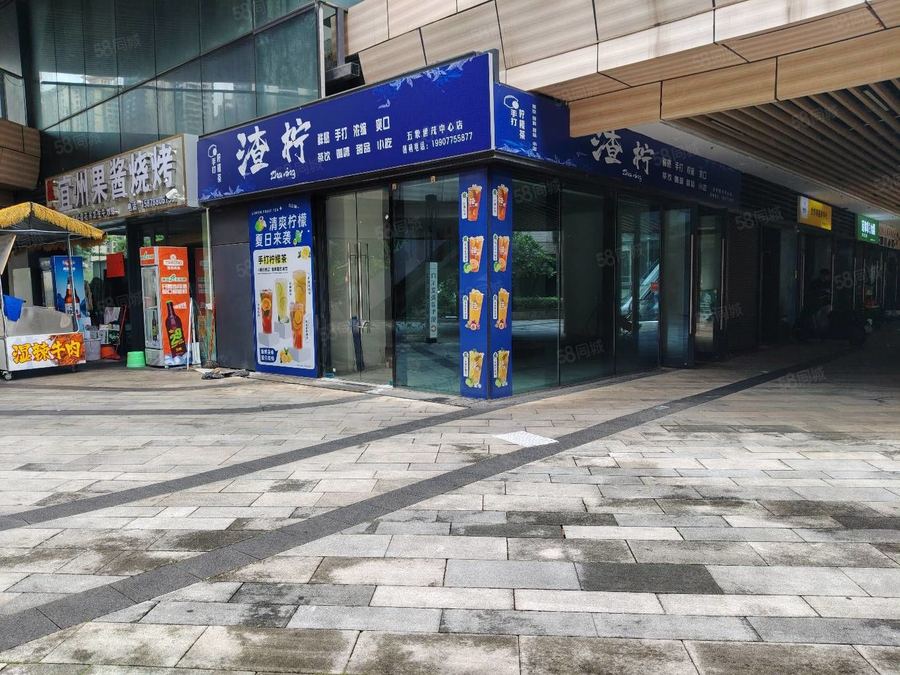 良庆区五象大道商铺 五象新区总部基地一楼转角铺 2300招租 无中介费 可做餐饮 实景图
