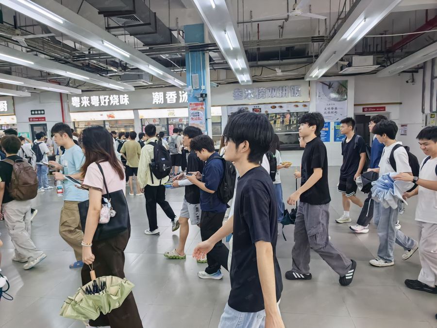 西乡塘区商铺 民大档口转让,集中就餐的,客单价高,0房租抽点模式,可看! 实景图