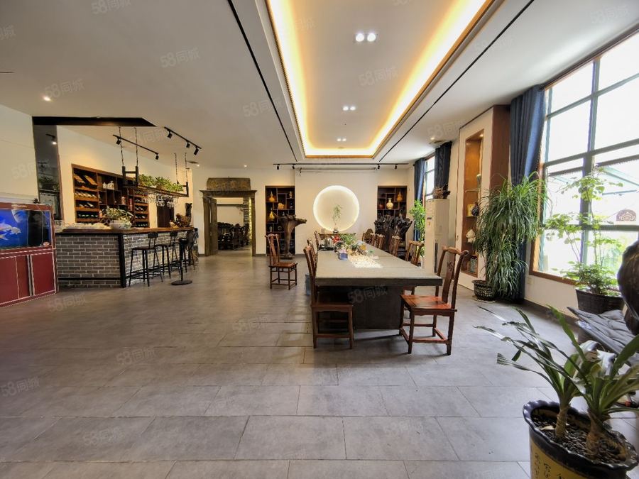 青秀区商铺 适合私房菜馆 茶酒庄 私人办公会所等 临街 有停车场 实景图