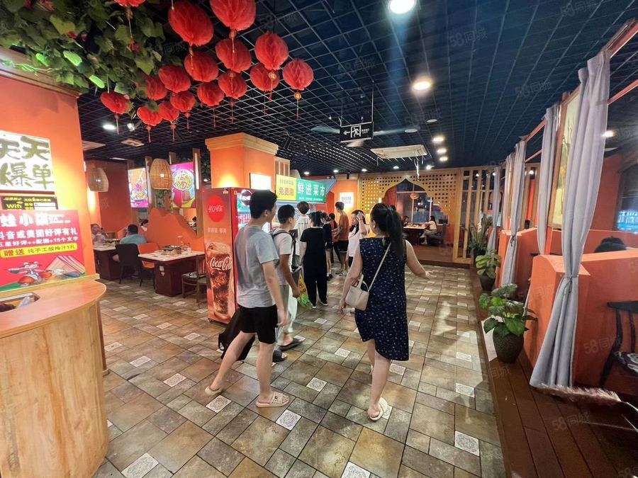 西乡塘区明秀路商铺 非中介秀灵路55号十字路口临街3楼营业中餐厅转让 实景图