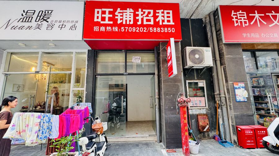 青秀区商铺 地铁口附近,成熟社区底商,1800元月,适合做餐饮 实景图