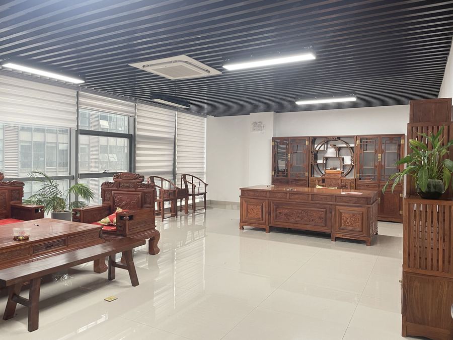 青秀区写字楼 25含税 新出华尔街二期 360平精装三加一 电梯口 地铁口 实景图