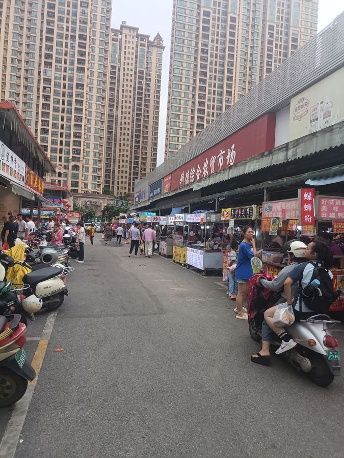 西乡塘区商铺 3万平米农贸市场 出入口第一间铺面 无转让费 拎包入住 实景图