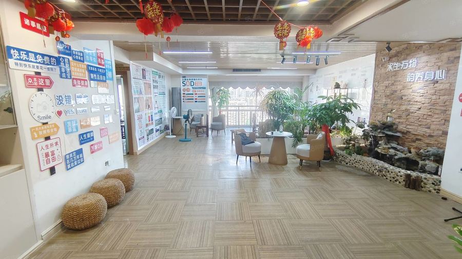 青秀区长湖路写字楼 航洋国际 地铁口 320平 9个隔间 美容养生馆 直播间 实景图